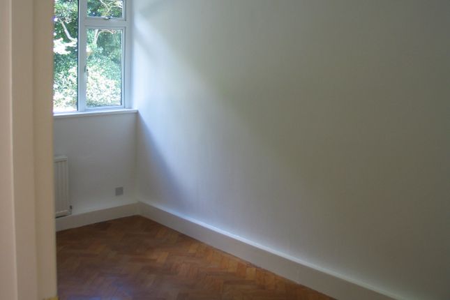 Flat 10, Westfield Avenue, Hayling Island photo 2