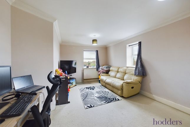 Flat 11,, Fox Court, Chertsey photo 3