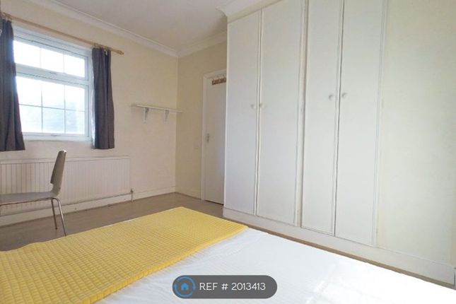 Thumbnail Room to rent in Crewe Place, London