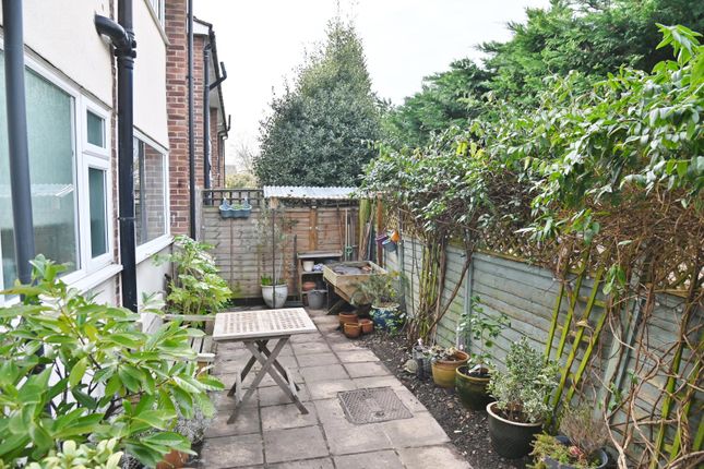 15, Belvedere Close, Teddington photo 4