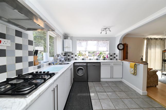 323, Broadwater Crescent, Stevenage photo 4