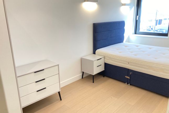 Flat to rent in Very Near New Horizons Court Area, Brentford Currys Area