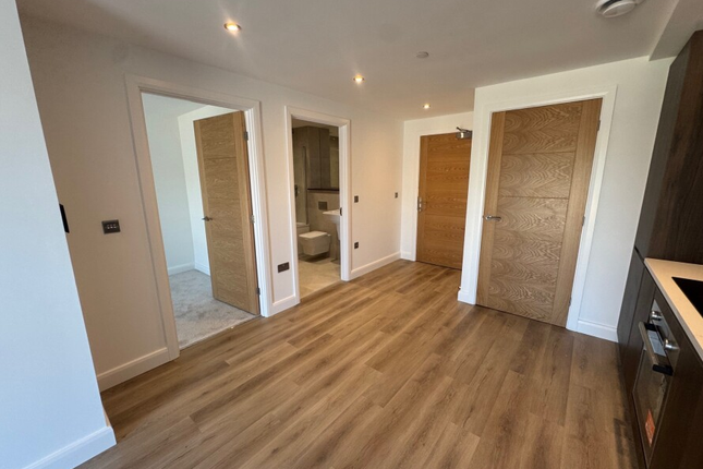 28, Leeds photo 5