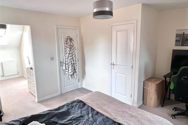 42, Taurus Avenue, Lincoln photo 5