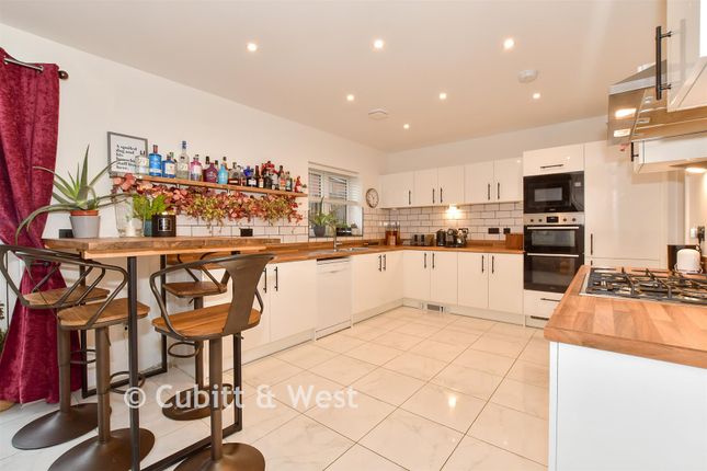 6, Centenary Road, Horsham photo 2