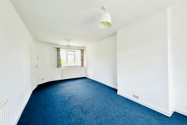 12, Willis Close, Epsom photo 3