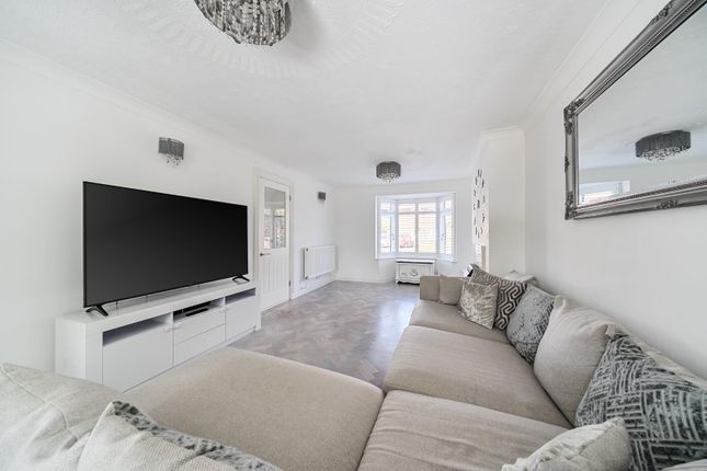 2, Larch Close, Aylesford photo 2