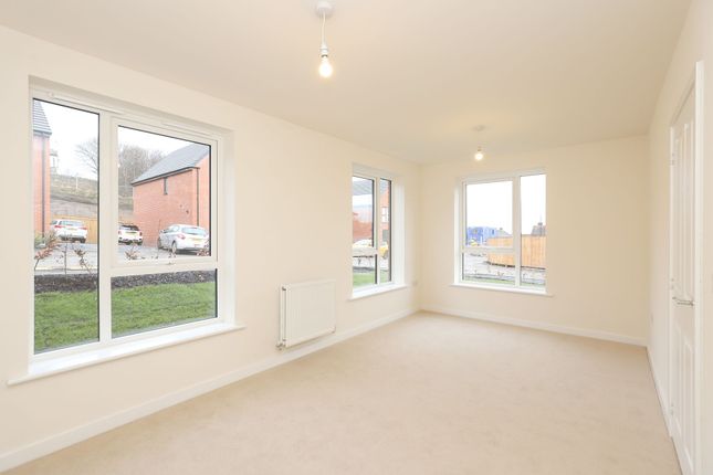 Detached house to rent in Manor Park Close, Sheffield