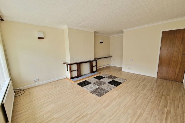 48 Deri Avenue, Bridgend photo 2