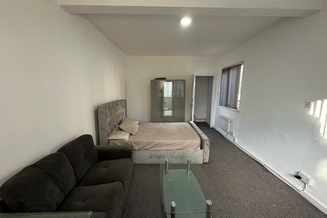 Flat to rent in Norman Road, Manchester