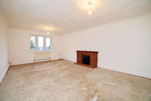5, Holly Bank Close, Alfreton photo 2