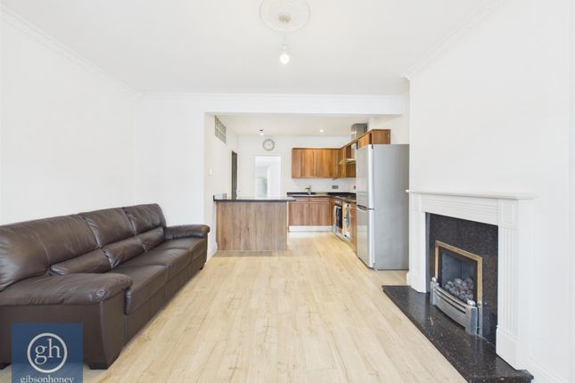 Hartland Drive, Ruislip photo 2