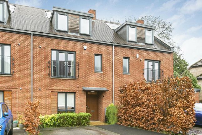 Town house for sale in Green Close, Brookmans Park, Hatfield