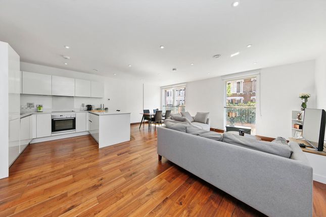 Flat 1, London photo 2