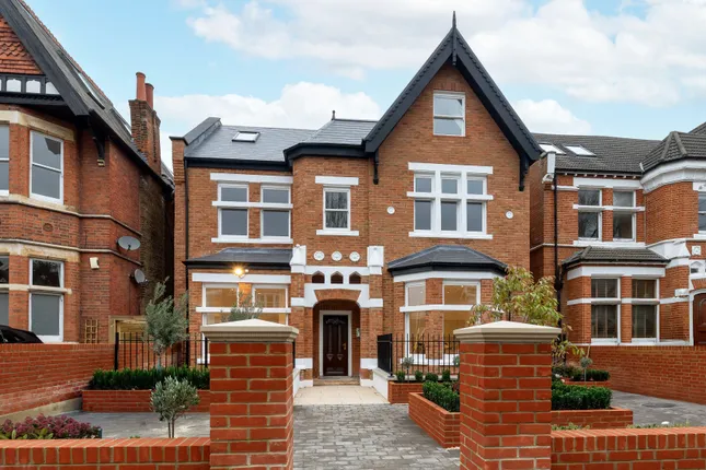 Hamptons - London New Homes