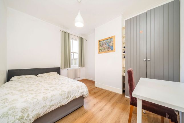 70, Silver Crescent, London photo 4