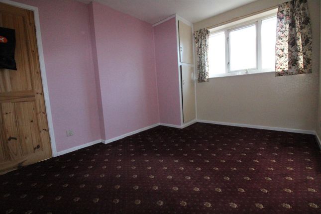 Town house for sale in Dudley Avenue, Birstall, Batley