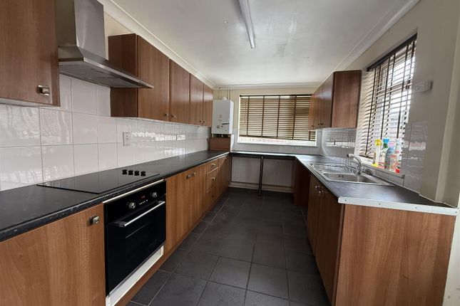 32, Askern Road, Carcroft, Doncaster photo 2