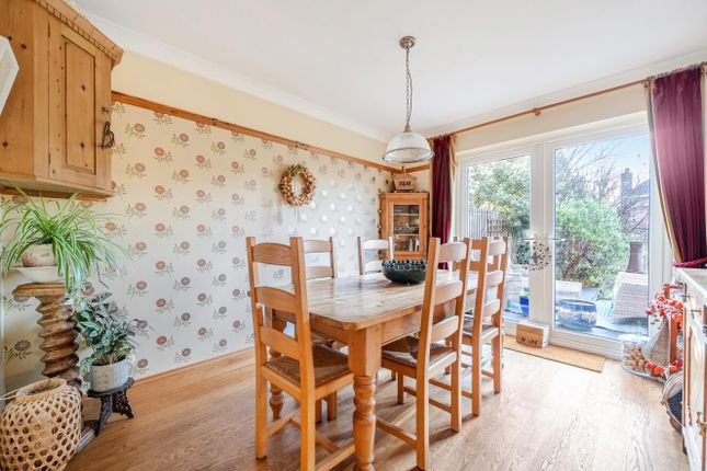 23, Damson Crescent, Eastleigh photo 3