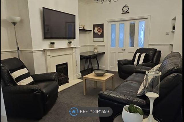 1-bed flat on Moorside Road, Manchester, £895/mo
