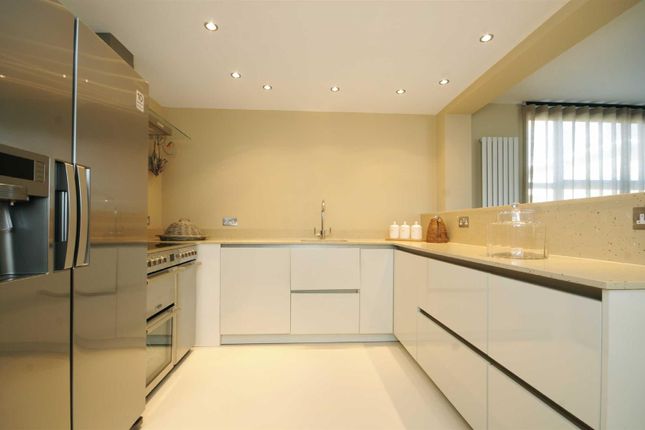 25, Boydell Court, St Johns Wood photo 3