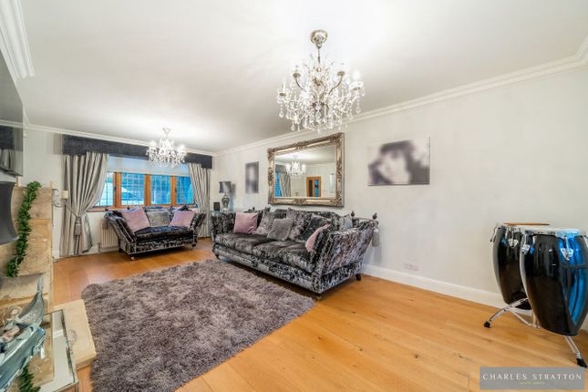 36 Parkway, Romford photo 4