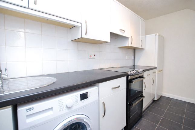 27, Tansy Close, Guildford photo 3