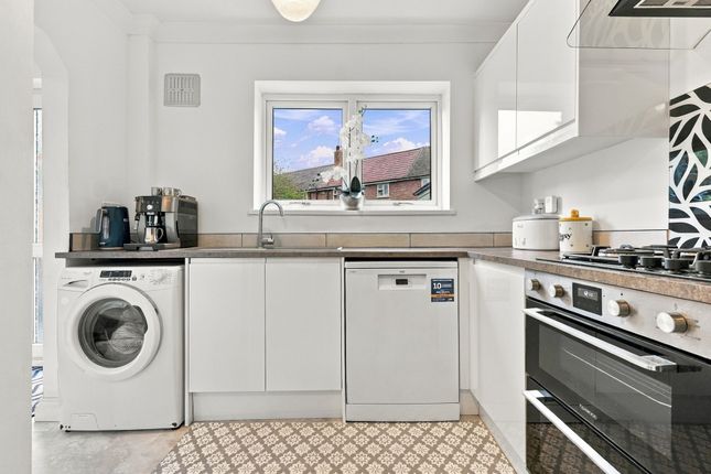 12 Anson Close, Romford photo 4