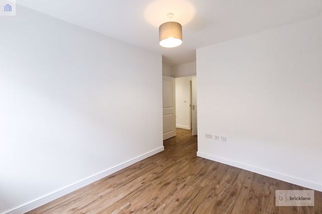 Flat to rent in Wells View Drive, Bromley