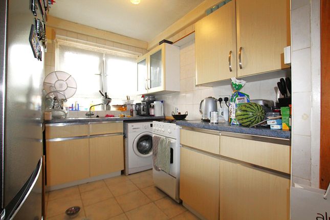 Flat 26, Mcglashon House, Hunton Street, London photo 3