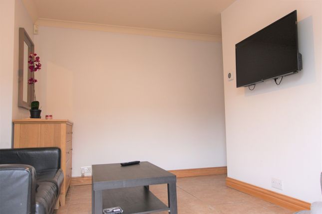 Room 5, 1 Warspite House, Cahir Street, London photo 4