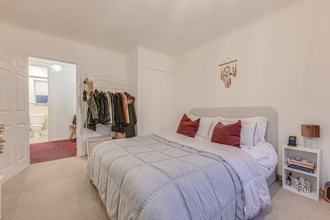 Flat for sale in Grand Court West, Leigh-On-Sea