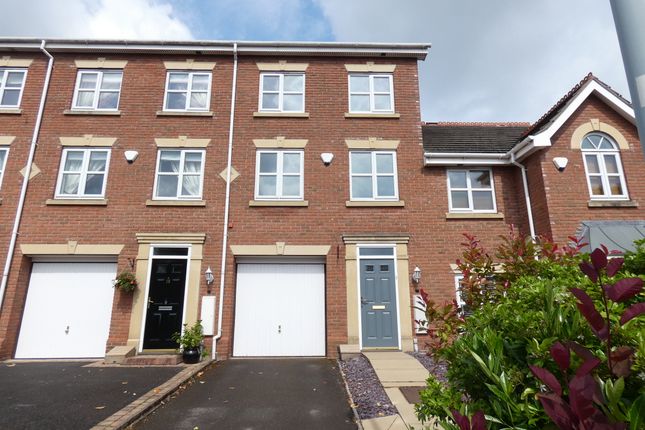 Town house to rent in Langley Park Way, Sutton Coldfield