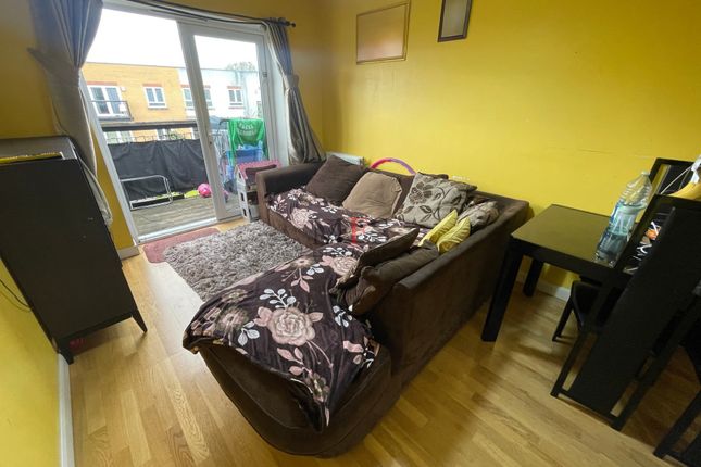 92 Featherstone Court, Featherstone Road, Southall photo 5