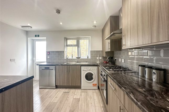 Room 3, 26,, Rochfords Gardens, Slough photo 2