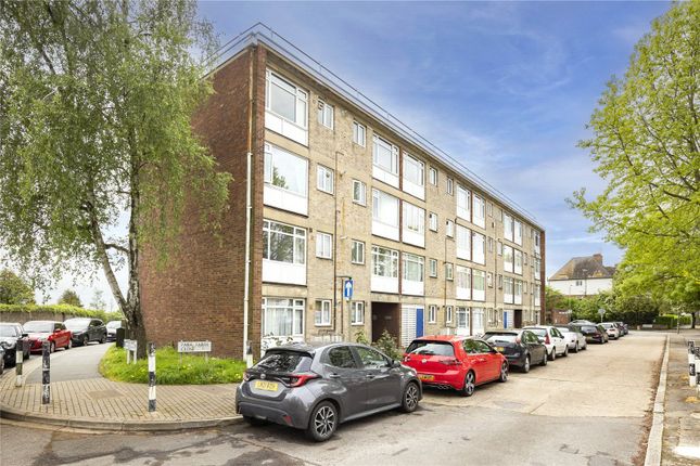 Thumbnail Flat for sale in Park Farm Close, East Finchley, London