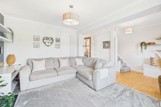 134 Kingsmead Road, High Wycombe photo 2