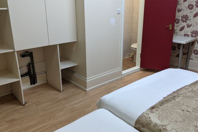 3 bed shared accommodation to rent in Longbridge Rd, Barking London IG11
