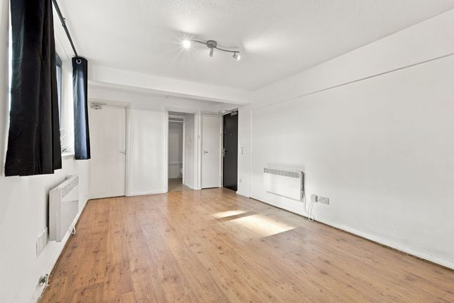 Flat 4, 17-18 Meredith Street, London photo 4