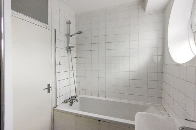 Flat 49, Brimsdown House, London photo 5