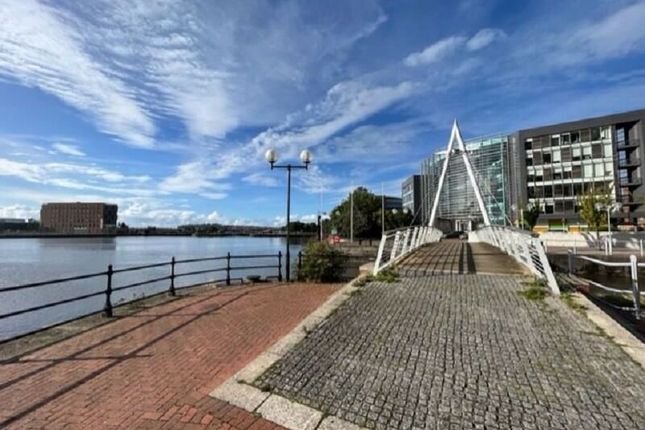 Flat for sale in Luxury Apartment, Adventurers Quay, Cardiff