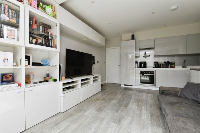 Flat 1, Lake Rise, 89, Down Hall Road, Rayleigh photo 4