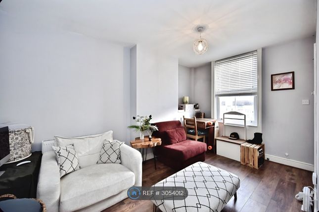 Flat   Milton Street, Maidstone photo 2