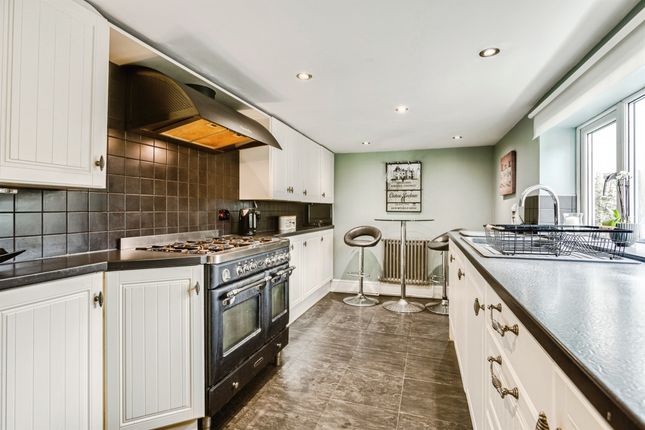 18, Carr Lane, Wakefield photo 2