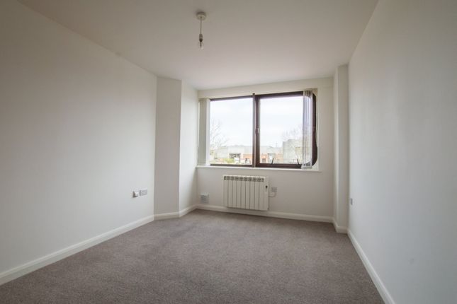 Flat 19 Dauntsey House, Bentham Close, Swindon photo 4
