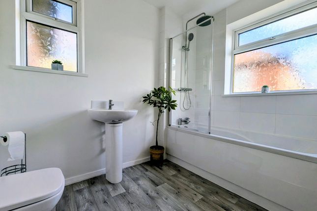 54 St. Cuthberts Avenue, South Shields photo 3