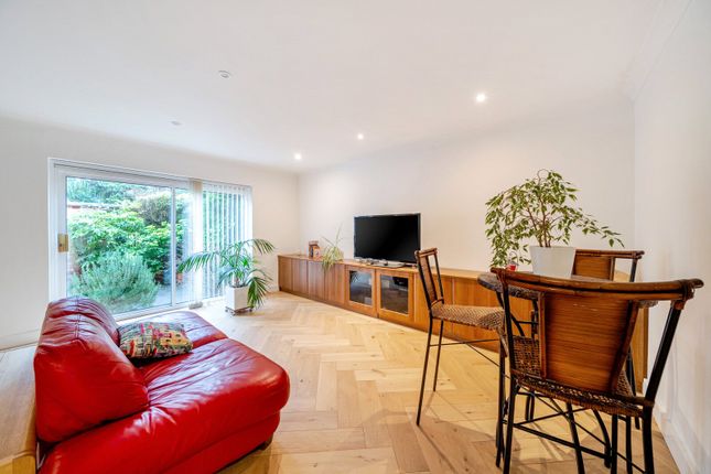 7 Hurst Lodge,, Gower Road, Weybridge photo 4
