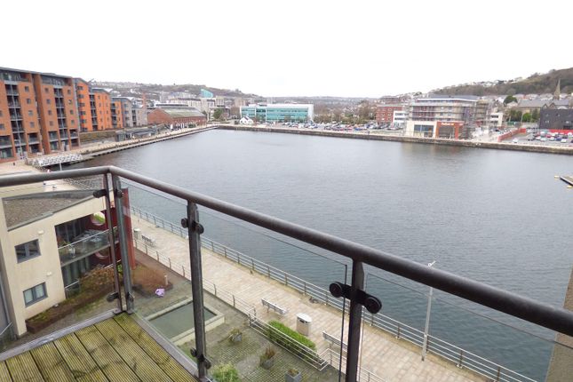 Flat to rent in Kings Road, South Quay, Swansea Bay.