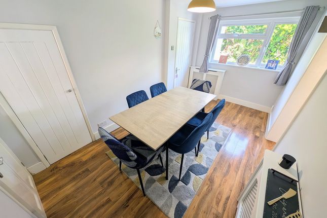 7, Laurel Estate, Cowes photo 3