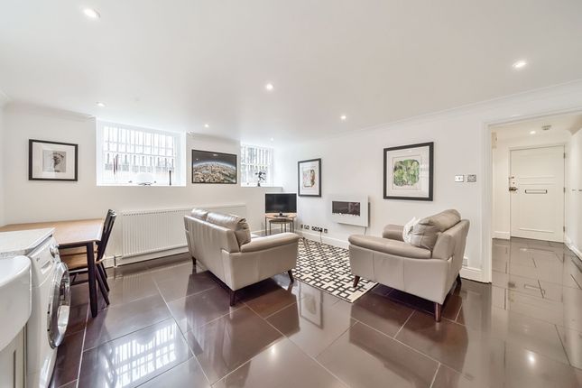 Flat 2, Nightingale House,, Connaught Mews, London photo 4